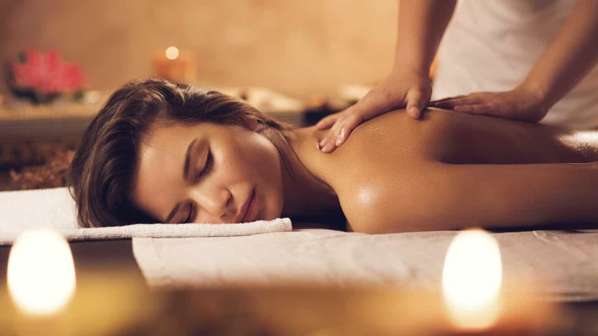 تقشير وتنعيم الجسم زي مركز التجميل في خطوتين سهلين في البيت