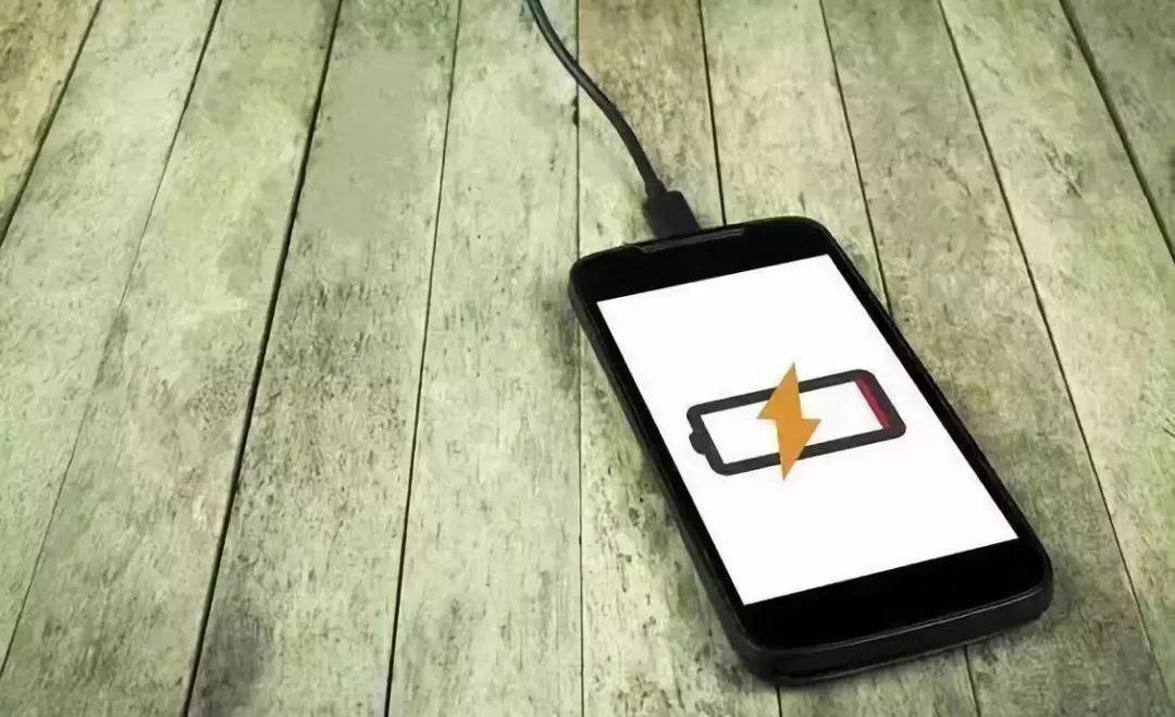 4 معتقدات غلط عن شحن الأجهزة الكهربائية.. اعرفيهم وحاولي تجنبيهم
