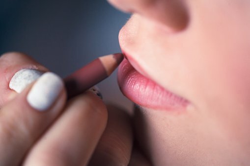اعرفي ازاي تختاري محدد الشفاة Lip liner  لاستخدام كل يوم، وايه هي الانواع الموضة دلوقتي