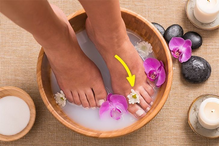 طرق لعلاج عضمة القدم 4