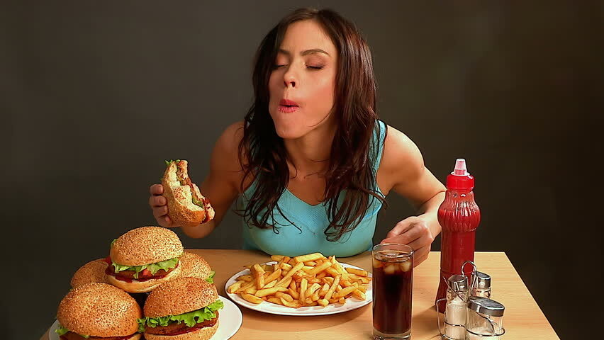 7 اطعمة لو عندك رغبة شديدة ليهم ده ممكن يقولك جسمك محتاج ايه فعلا