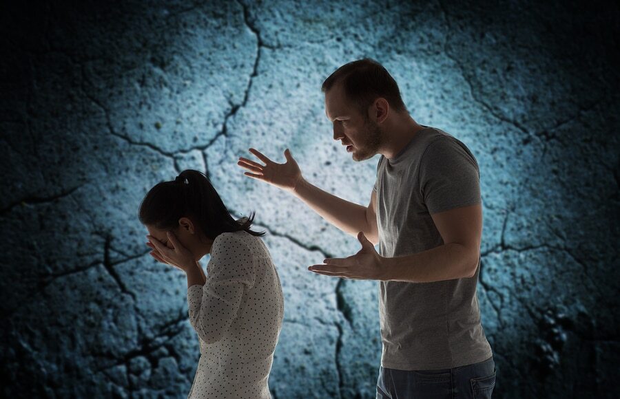 5 اسباب ليه الاشخاص ممكن يستمروا في علاقة مؤذية