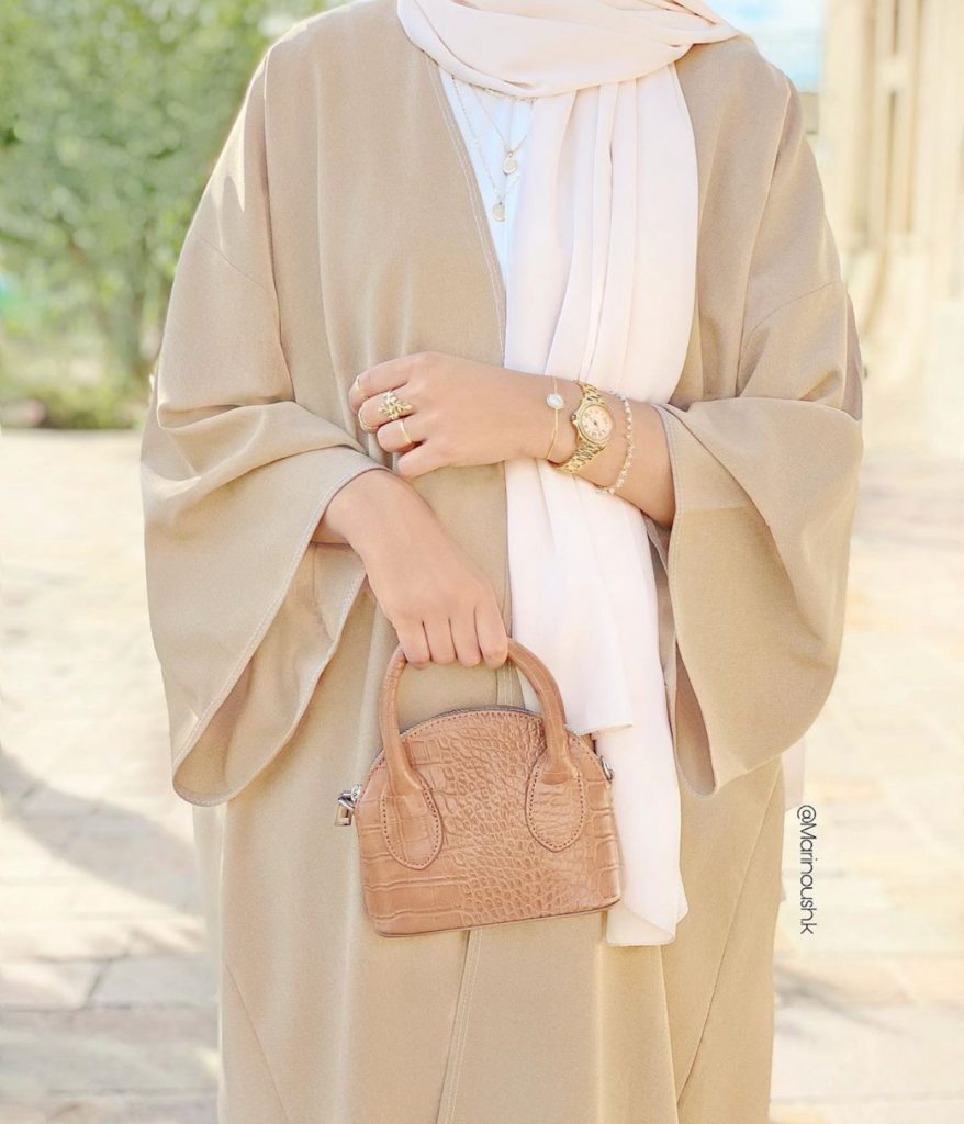 افكار لتنسيق العقد الطويل مع اللبس الكاجوال 27