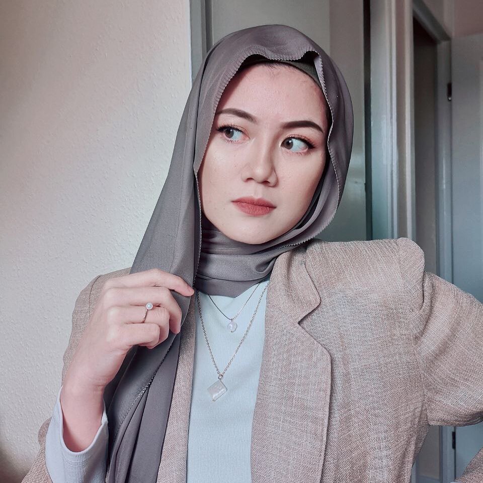 تنسيق العقد الطويل مع اللبس الكاجوال 4