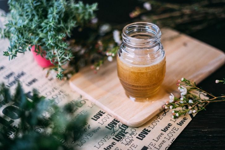 طرق علاج جفاف وتشقق الشفايف 3