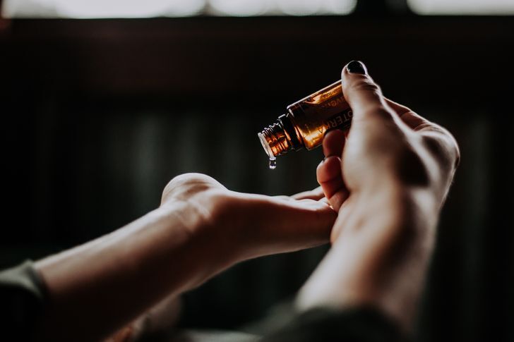 طرق علاج جفاف وتشقق الشفايف 4