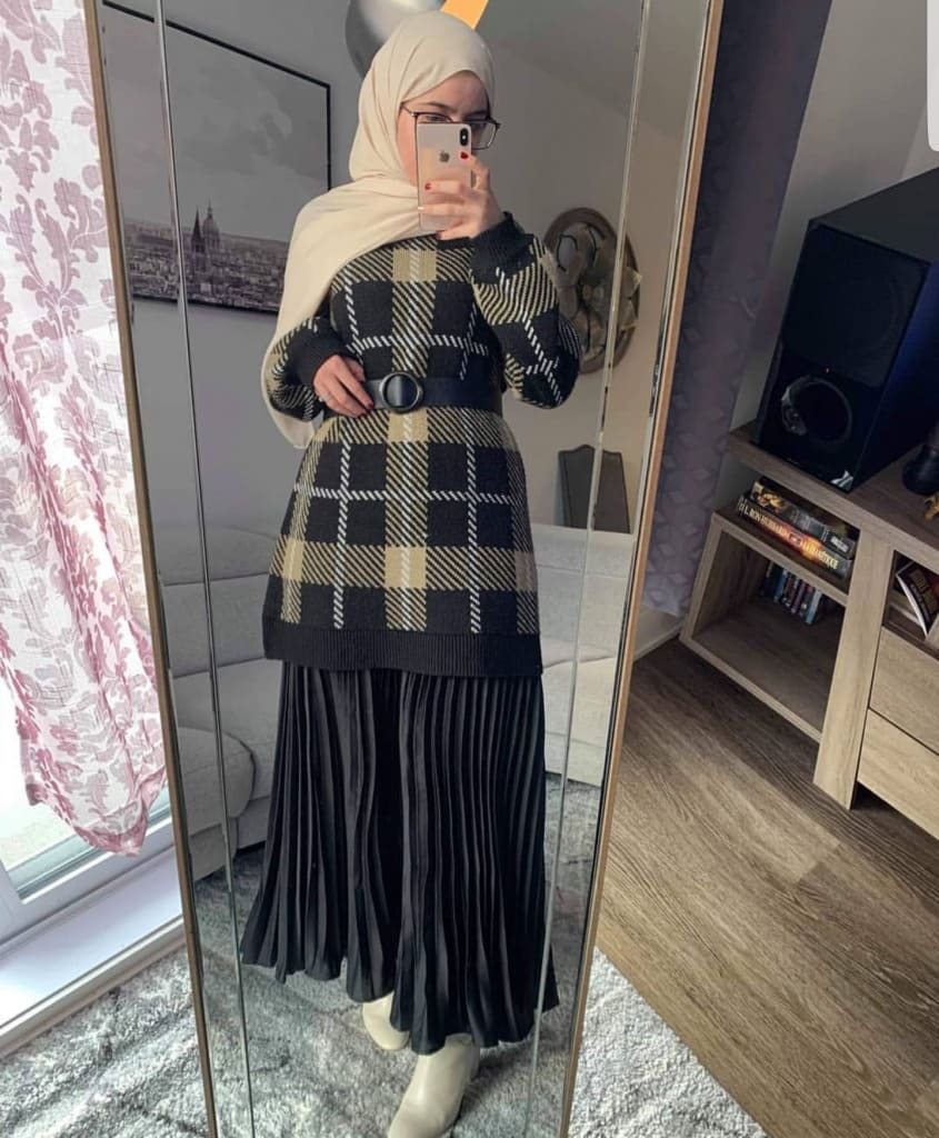 ستايلات بالجيبة مع الحجاب 26