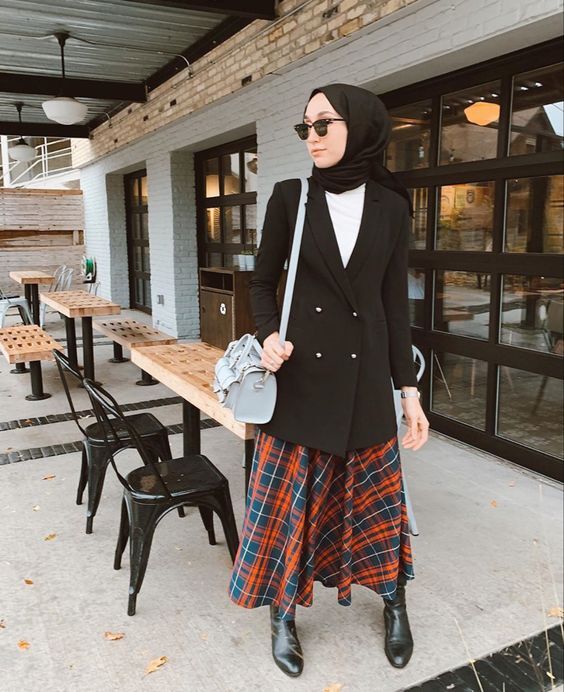 ستايلات بالجيبة مع الحجاب 3