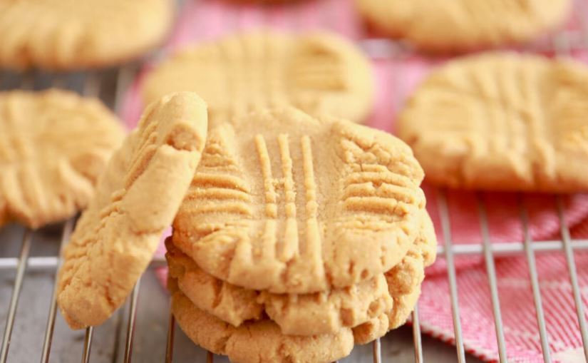 بـ3 مكونات بس.. اعملي أحلى كوكيز بزبدة الفول السوداني Peanut Butter Cookies