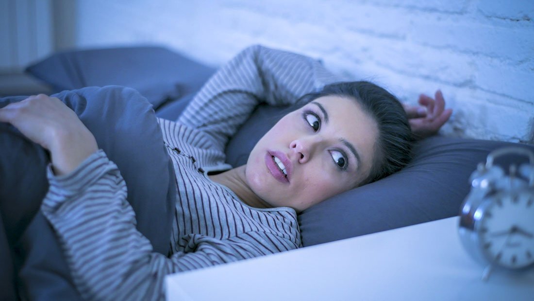 7 حاجات ممكن تأثر على دورة نومك