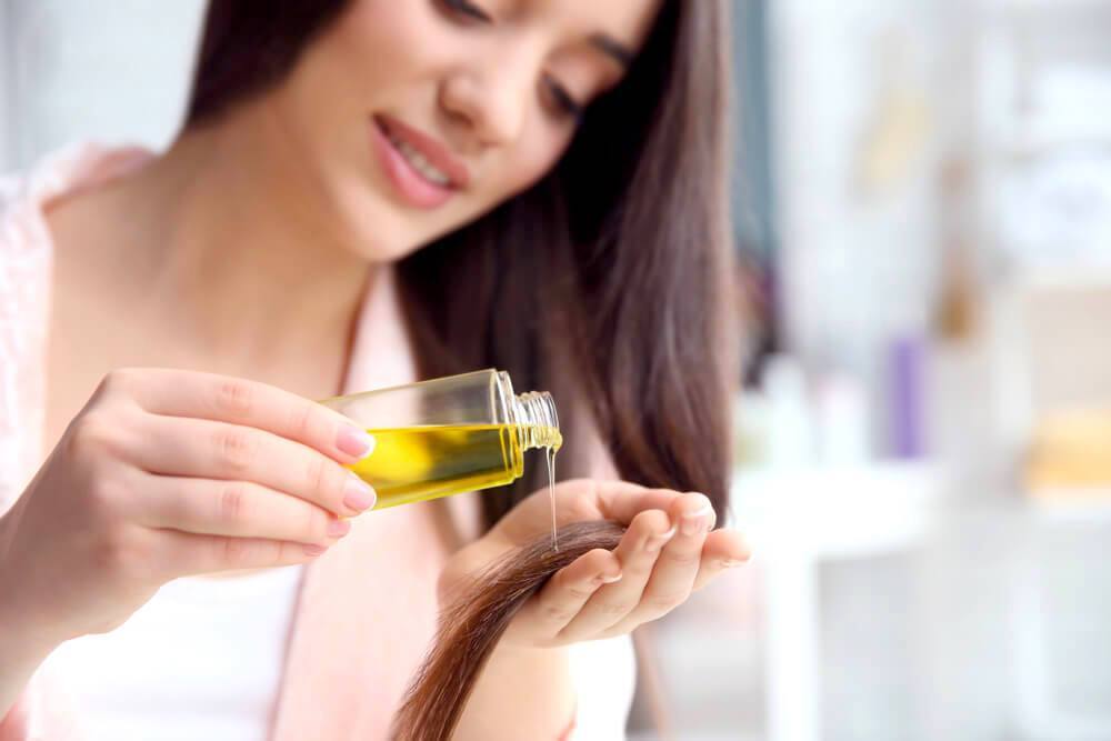استخدمي الزيت على شعرك