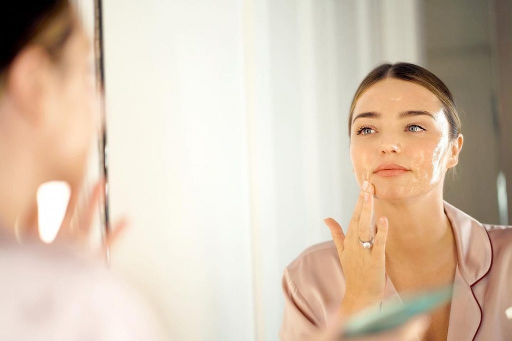 افضل زيوت للبشرة تستخدميهم قبل النوم