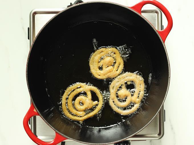 طريقة عمل حلوى الجاليبي Jalebi 8