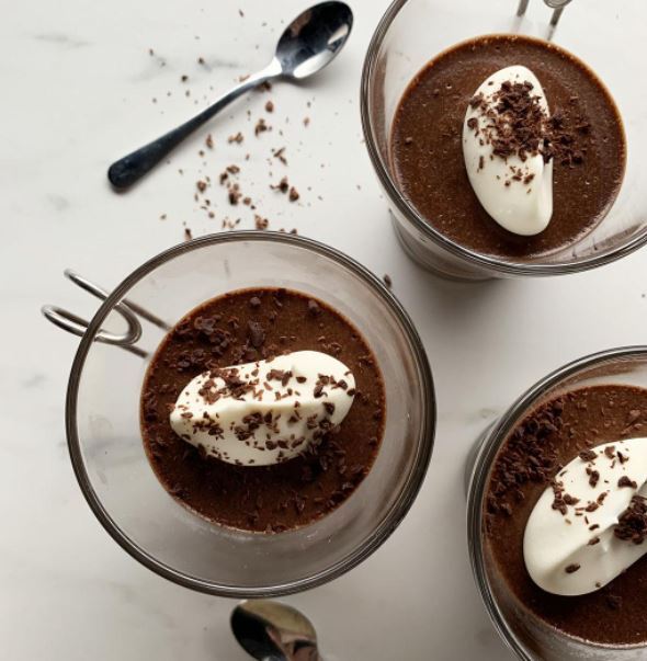 خفيفة وسريعة بعد الفطار.. وصفة موس الشوكولاتة Chocolate Mousse بـ3 مكونات