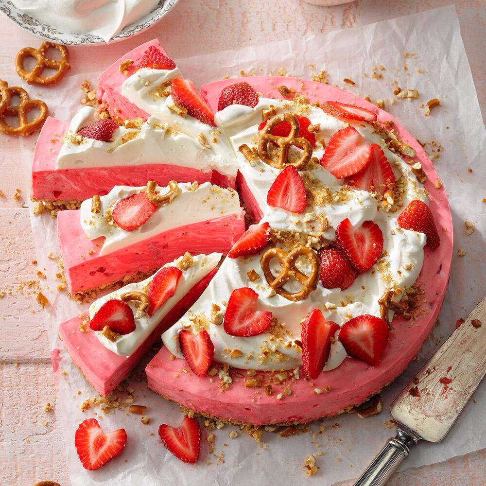 طريقة عمل فطيرة بريتزل فراولة للصيف Strawberry Pretzel Pie