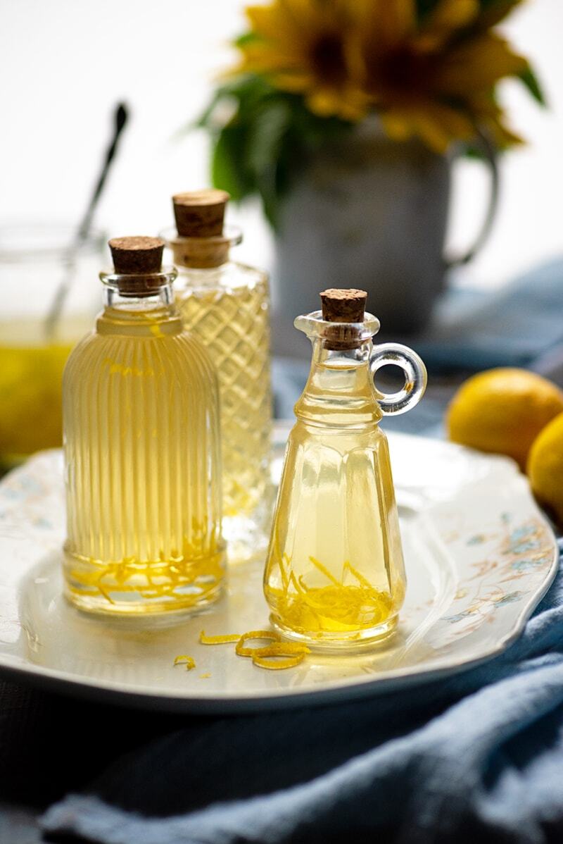 طرق لازالة المانيكير من غير مزيل 4