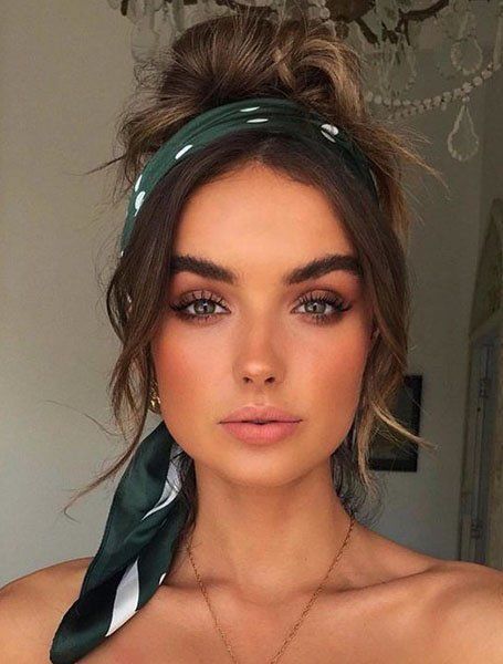 تسريحات شعر باستخدام السكارف والباندانا 17