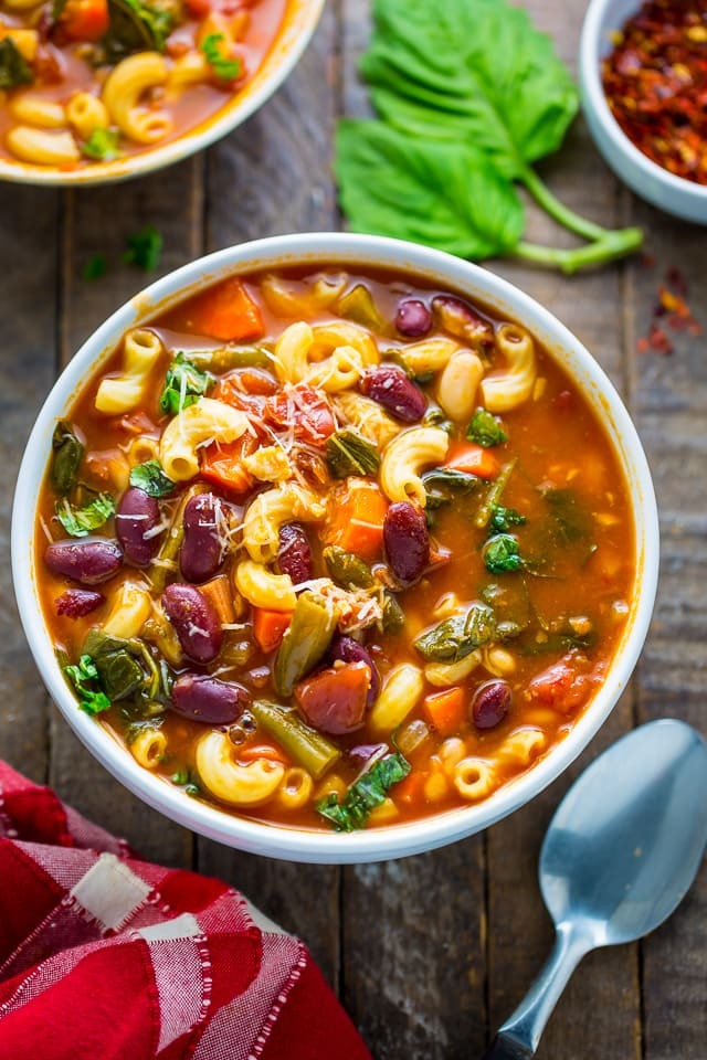 طريقة عمل شوربة مينستروني الايطالية