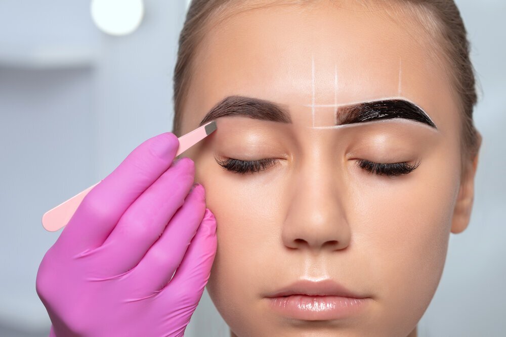 افضل 8 علاجات للحواجب: اي واحد منهم مناسب ليكي؟