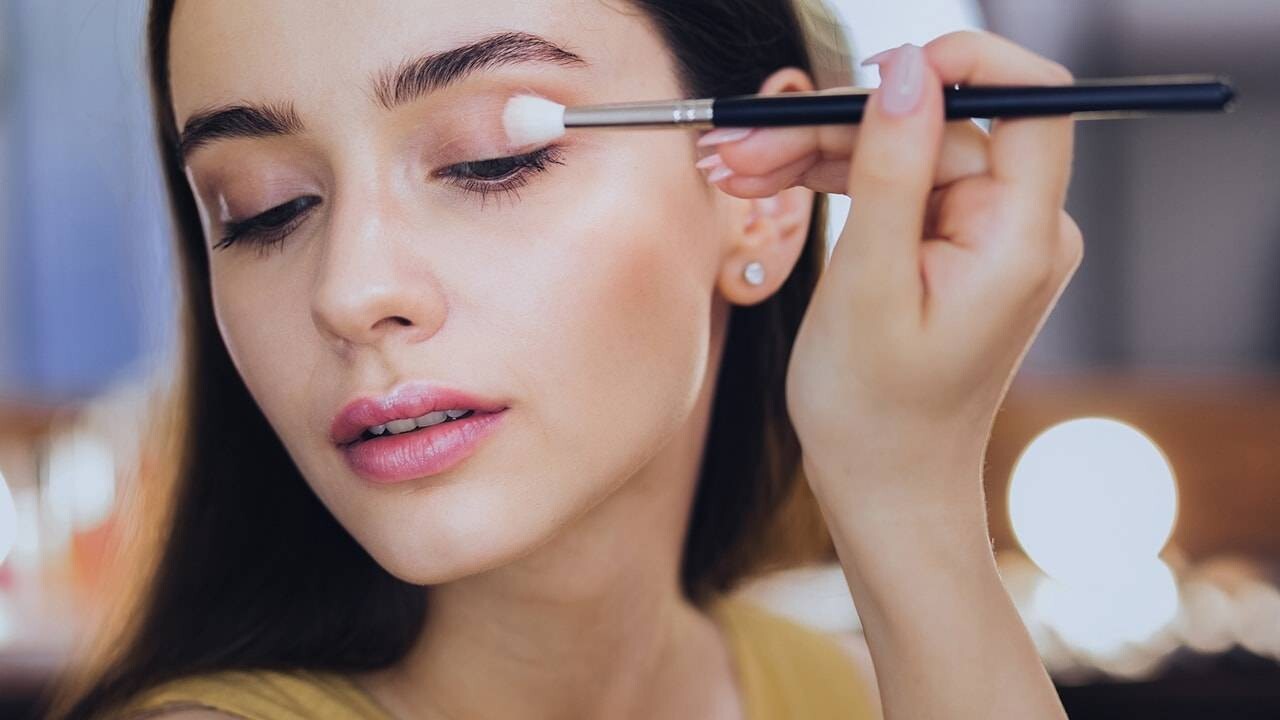 خطوات عمل مكياج نهاري خفيف 5
