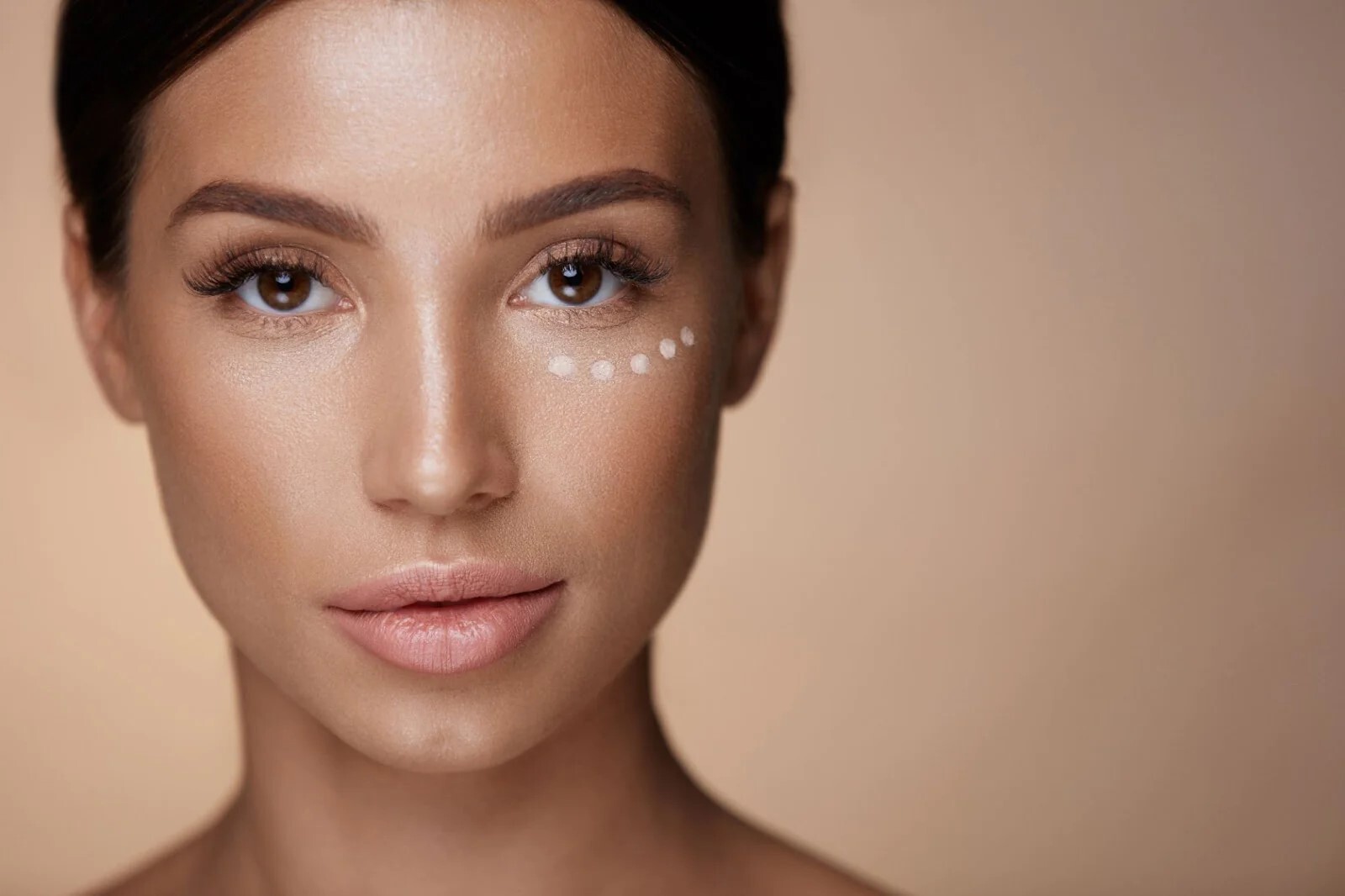 8 نصايح لاستخدام الكونسيلر بشكل صح لمكياج مثالي