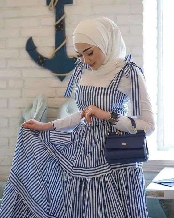 تنسيق الفساتين من غير اكمام للمحجبات 25