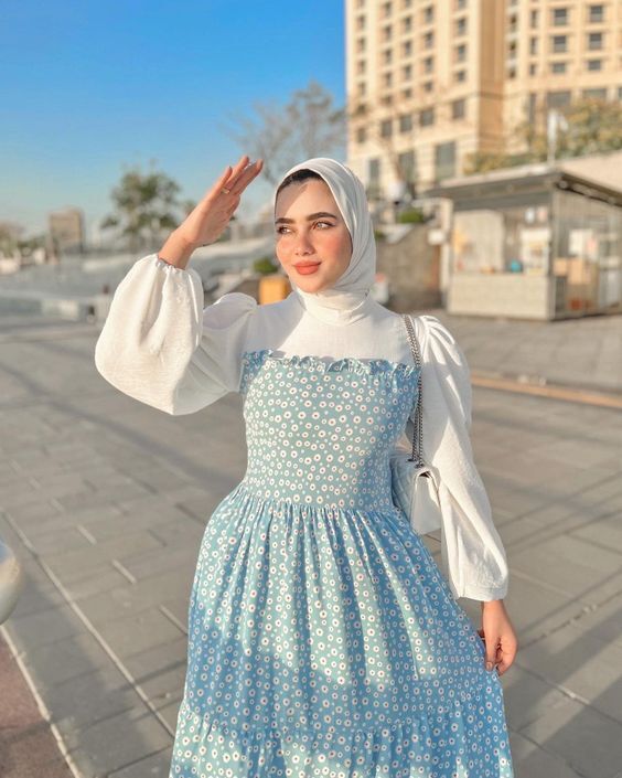 تنسيق الفساتين من غير اكمام للمحجبات 32