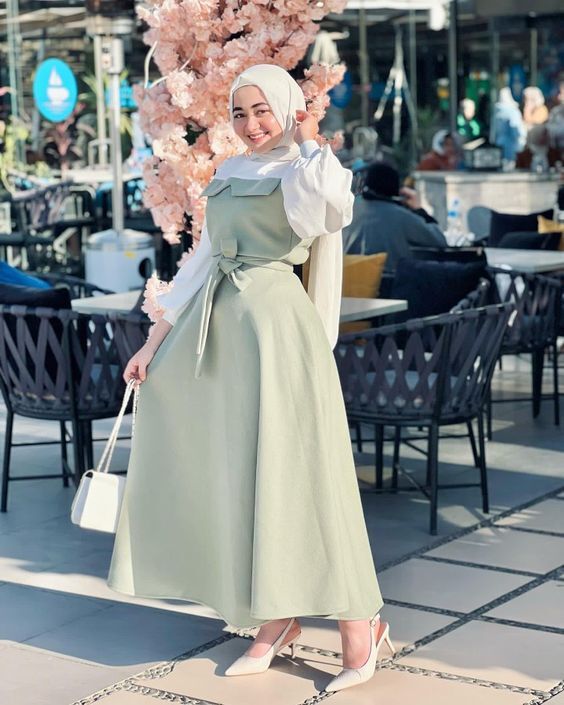 تنسيق الفساتين من غير اكمام للمحجبات 40