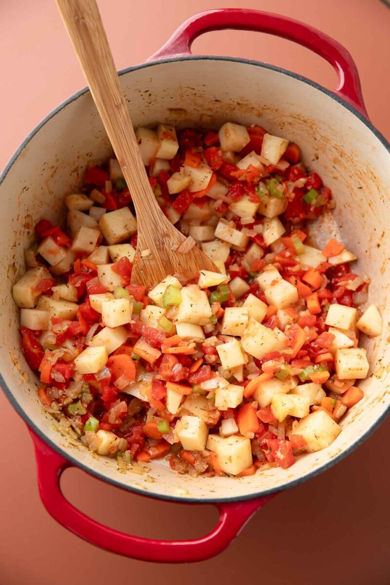 شوربة العدس بالبطاطس.2 شوربة العدس بالبطاطس.2