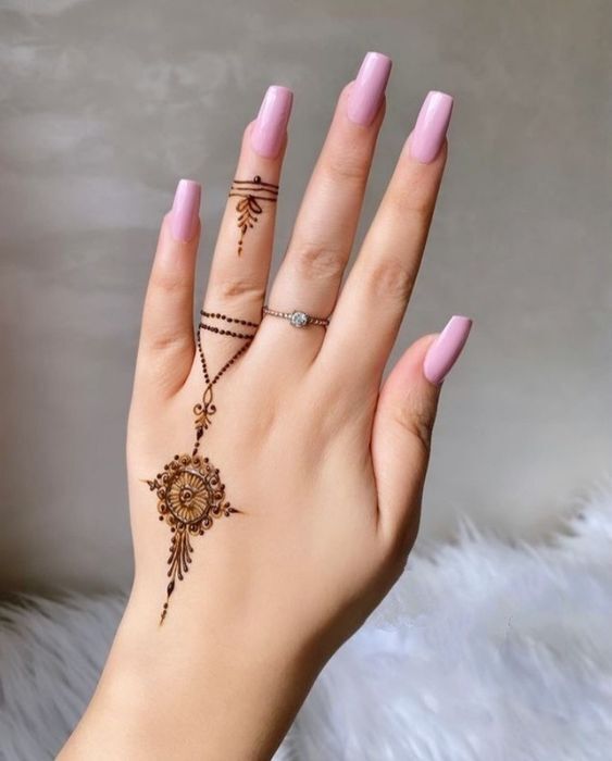 افكار رسومات حنة للايد.60 افكار رسومات حنة للايد.60