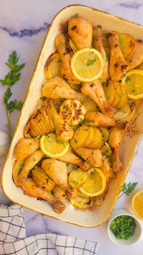 وصفة الفراخ بالثوم والليمون مع البطاطس والبصل على الطريقة اللبنانية