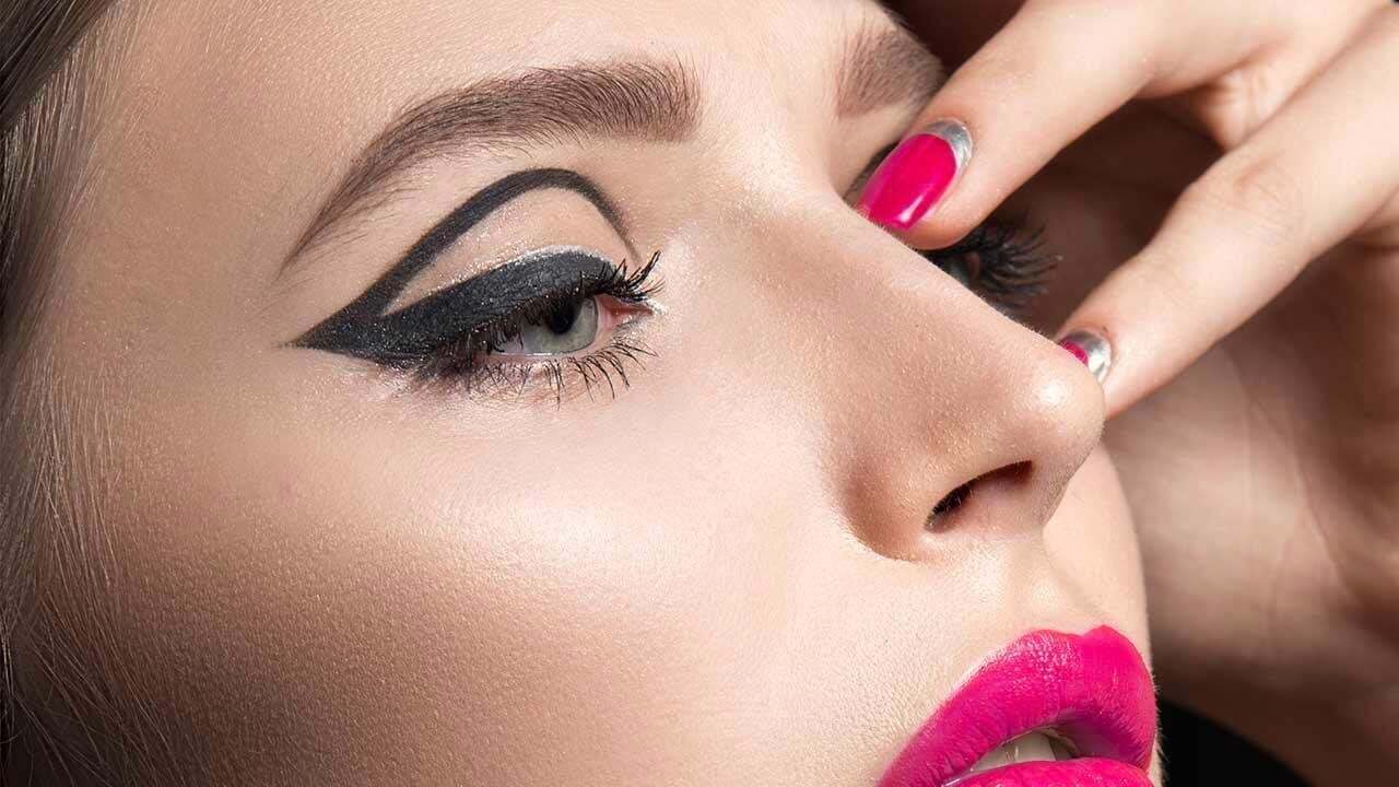 ستايلات جريئة لرسم الايلاينر.6 ستايلات جريئة لرسم الايلاينر.6