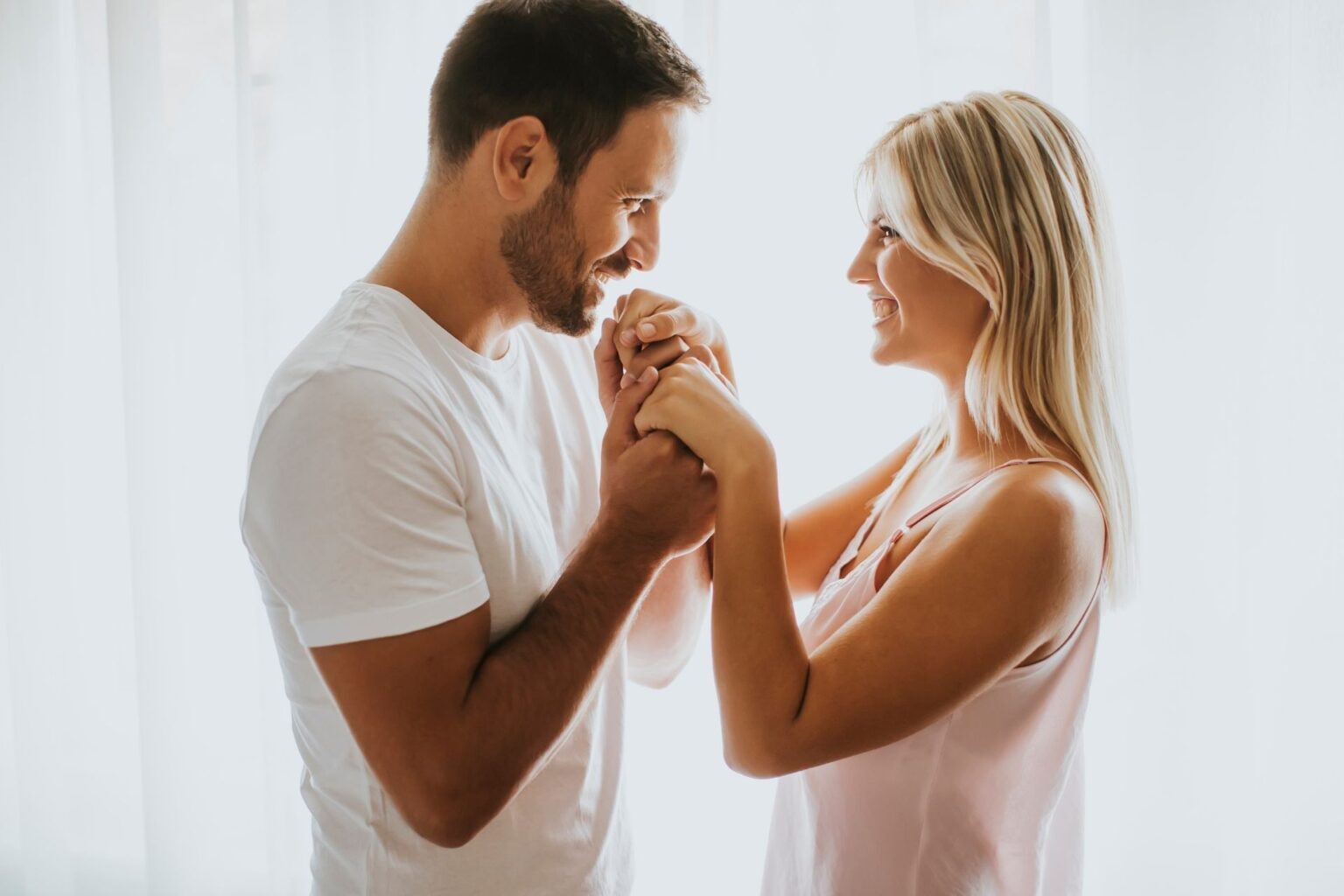 10 حاجات رومانسية ممكن تعمليها لشريكك