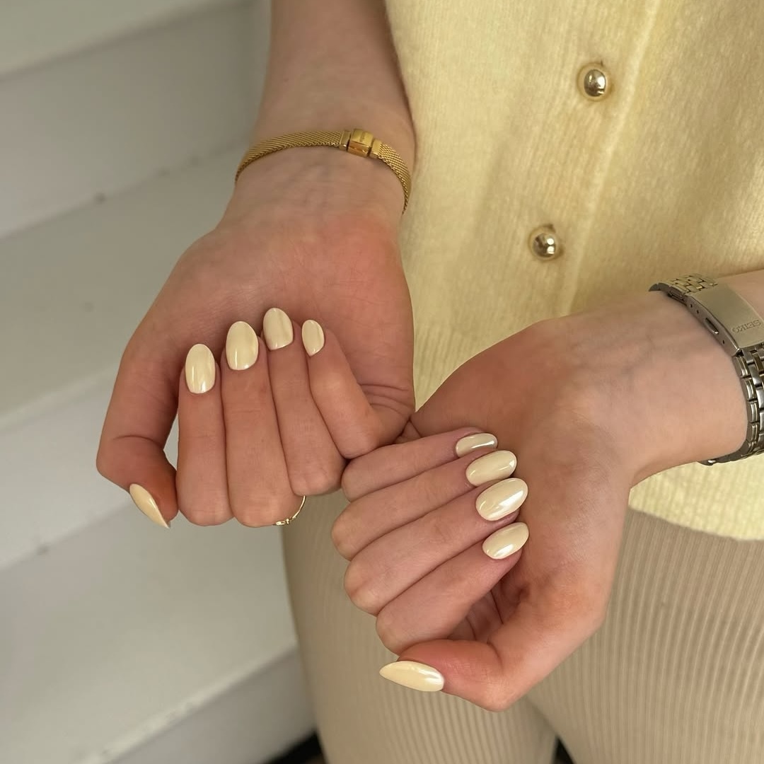 butter yellow nails