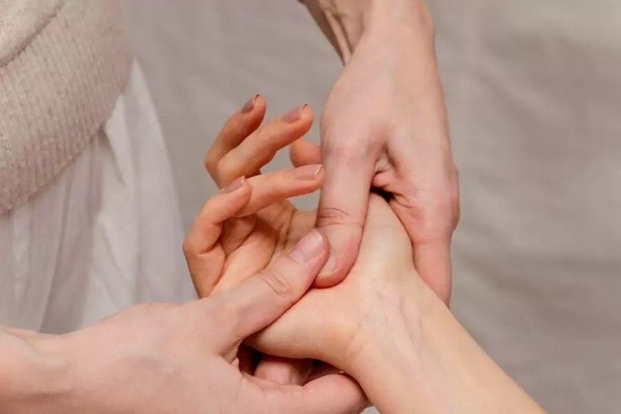 نقط الضغط لعلاج مشاكل الجسم المختلفة