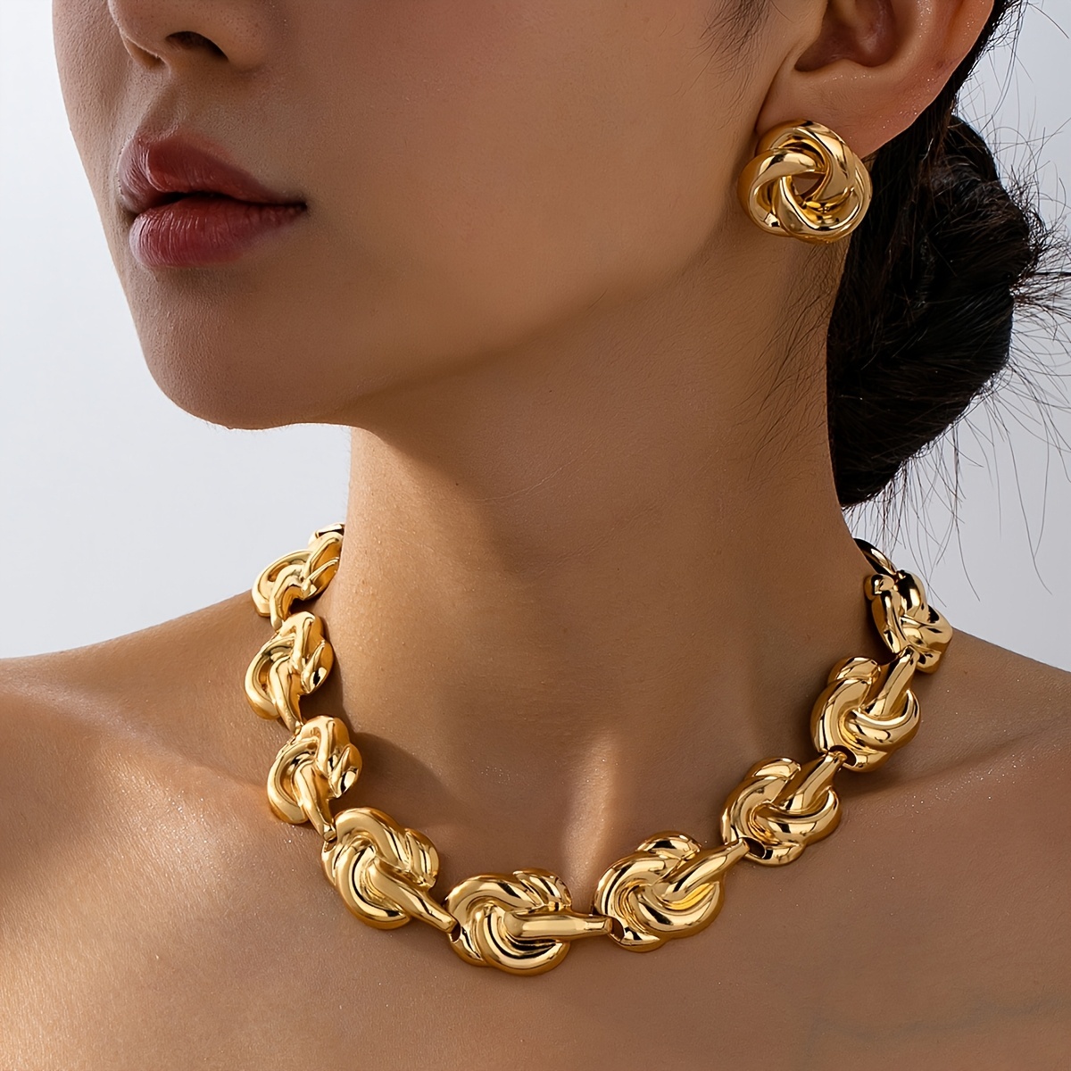 Chunky Gold Jewelry.8