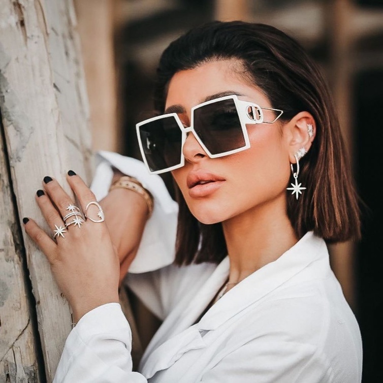 Oversized Sunglasses.2